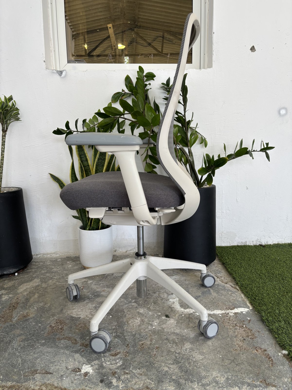 USA, Desky Sereno Ergonomic Office Task Chair – photo 2 of 5