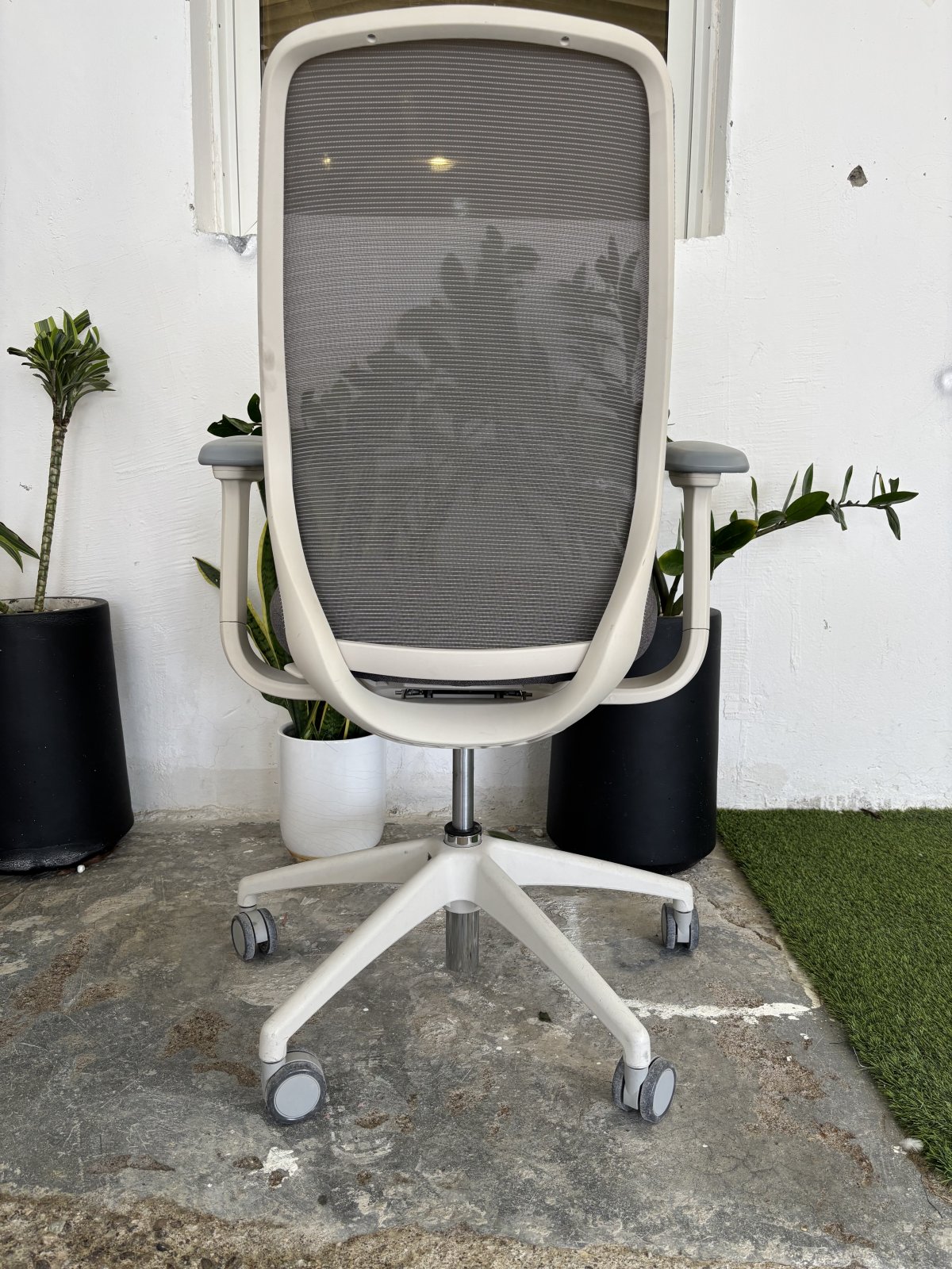 USA, Desky Sereno Ergonomic Office Task Chair – photo 3 of 5