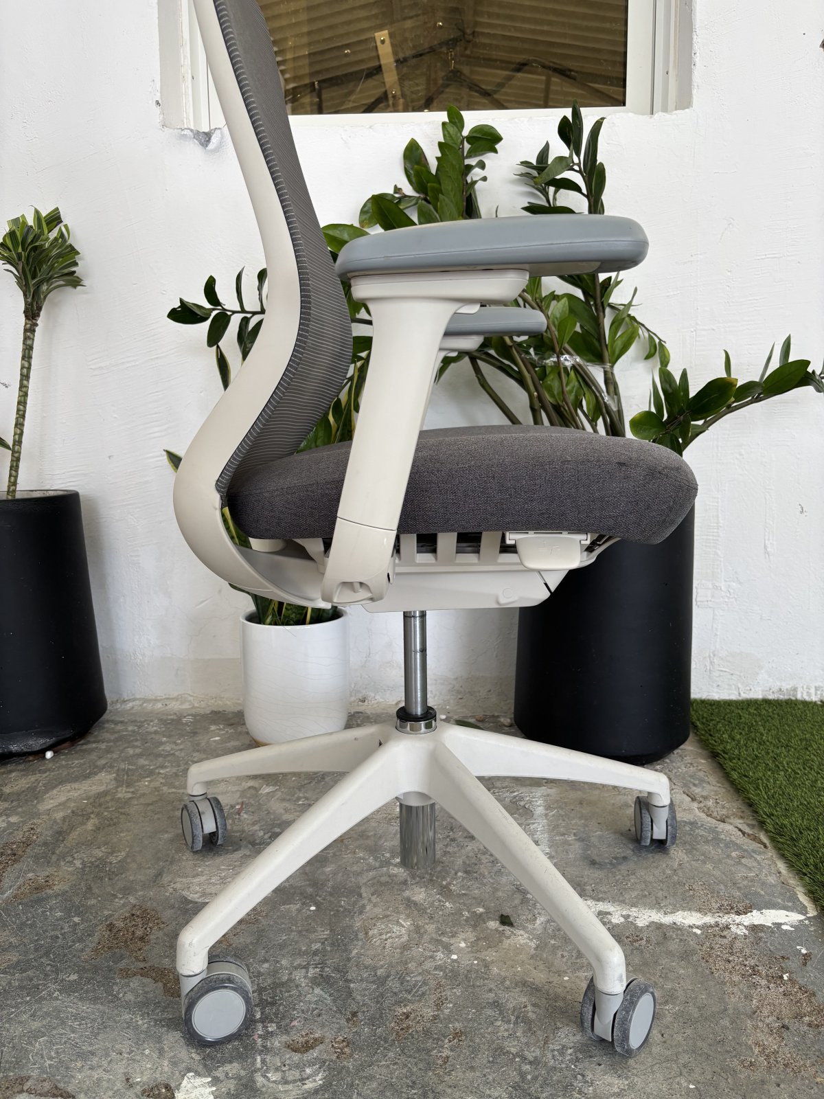 USA, Desky Sereno Ergonomic Office Task Chair – photo 4 of 5