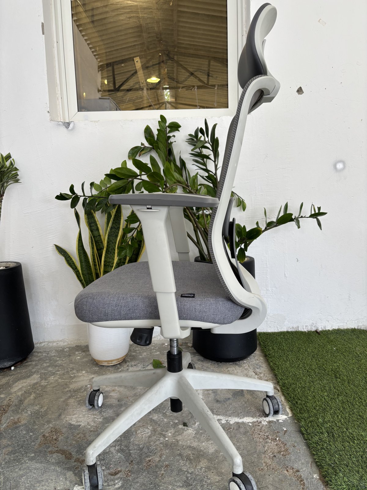 USA, Desky Sereno Ergonomic Office Task Chair Grey and white – photo 2 of 5