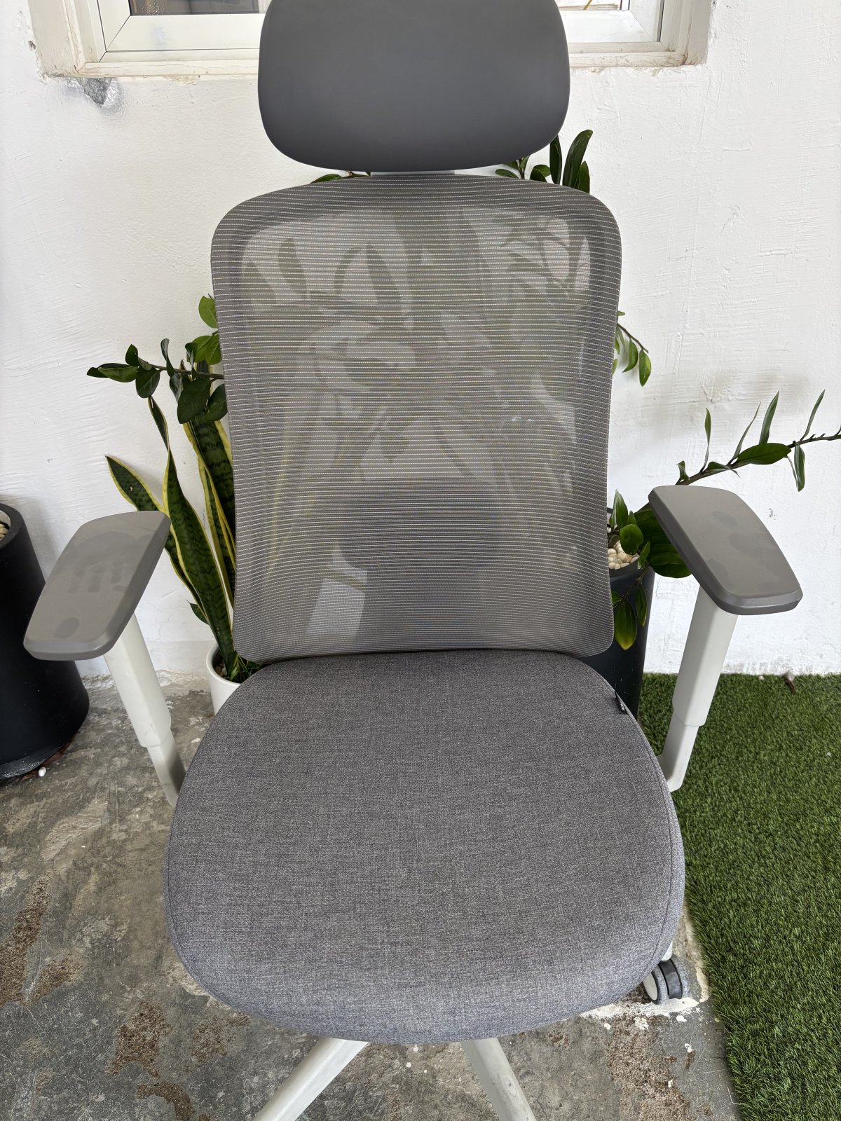 USA, Desky Sereno Ergonomic Office Task Chair Grey and white – photo 5 of 5