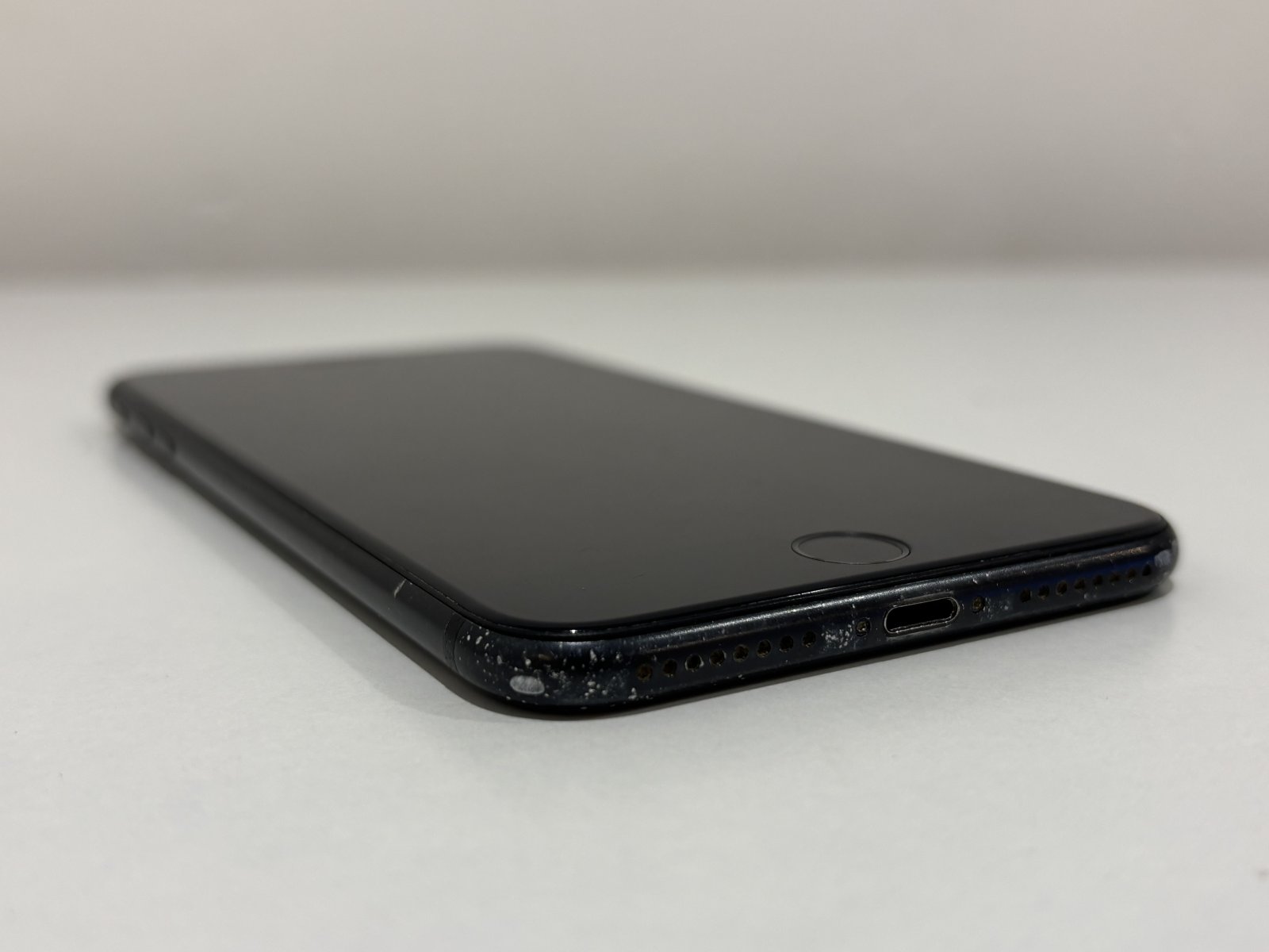 Apple iPhone 7 Plus in Black with 256GB storage – photo 3 of 8