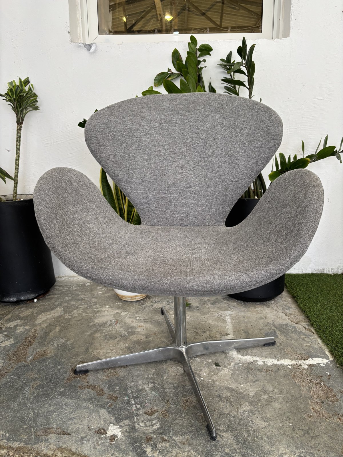 Arne Jacobsen Swivel Guest Chairs – Set of 2 – photo 2 of 5