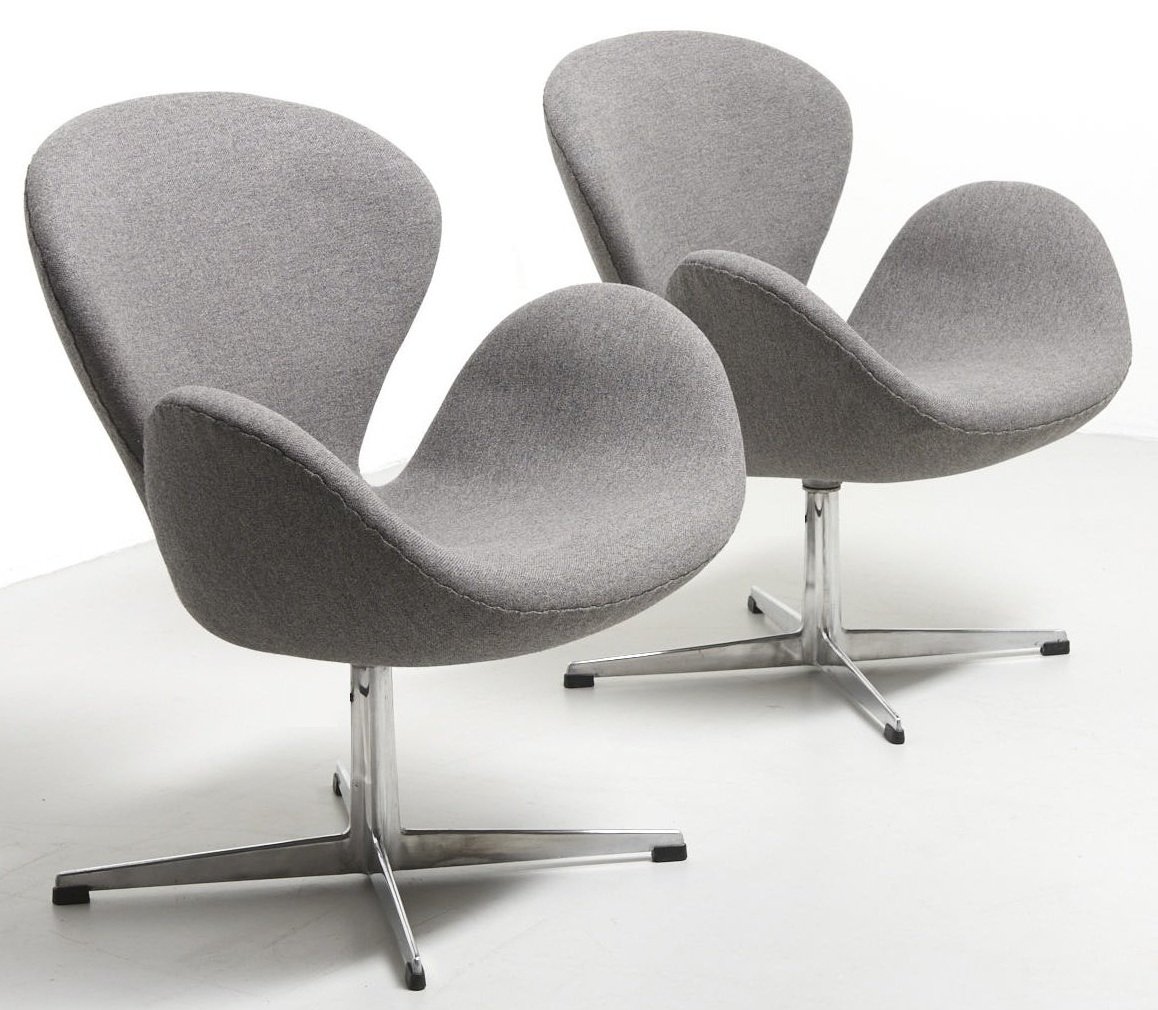 Arne Jacobsen Swivel Guest Chairs – Set of 2