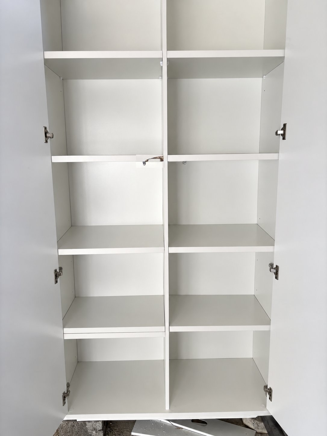 Used White 2-Door Storage Cabinet with Shelves – 195 × 100 × 40 cm – photo 4 of 4