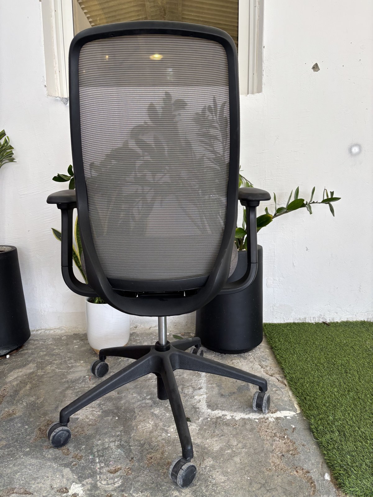 USA, Desky Sereno Ergonomic Office Task Chair Black – photo 3 of 5