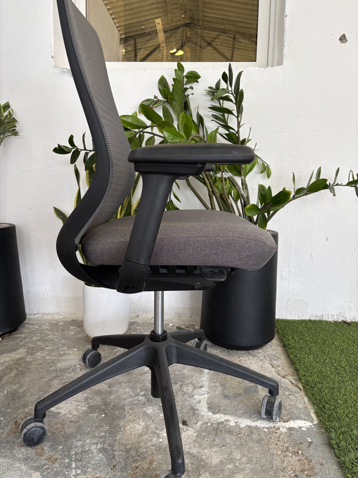 USA, Desky Sereno Ergonomic Office Task Chair Black – photo 4 of 5
